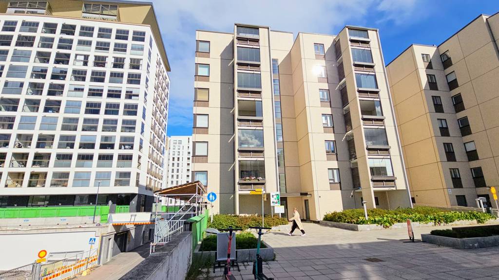 Rakennuksen julkisivu Itätuulenkuja 1