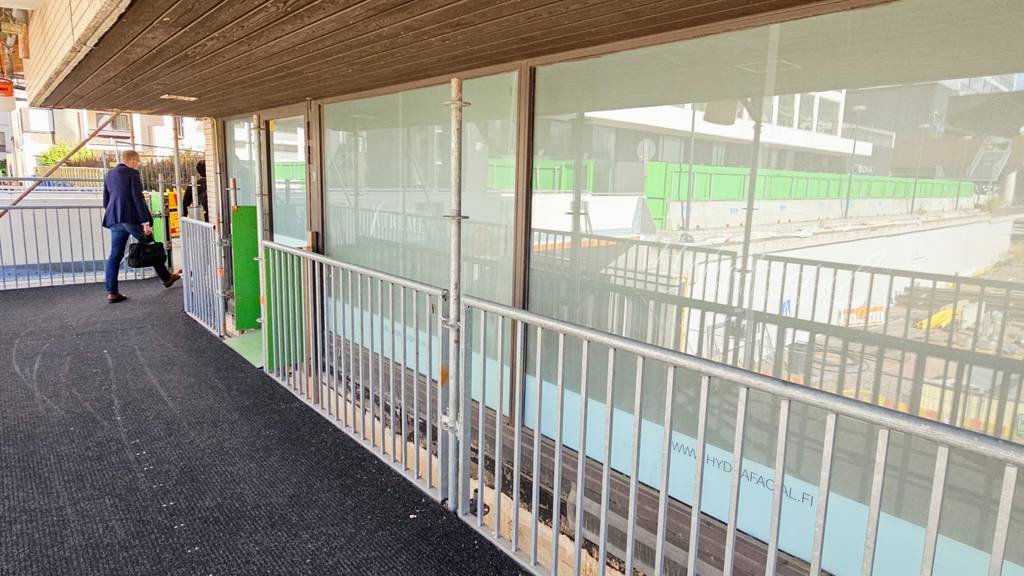 Toinen sisäänkäynti, nyt suljettu Itätuulenkuja 1