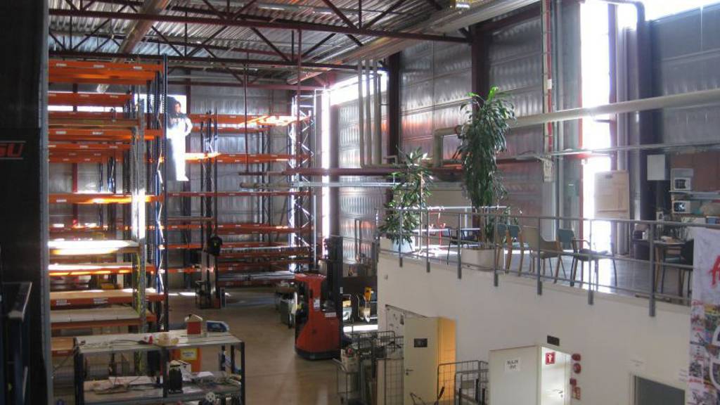 Teollisuustie 8, Veikkola