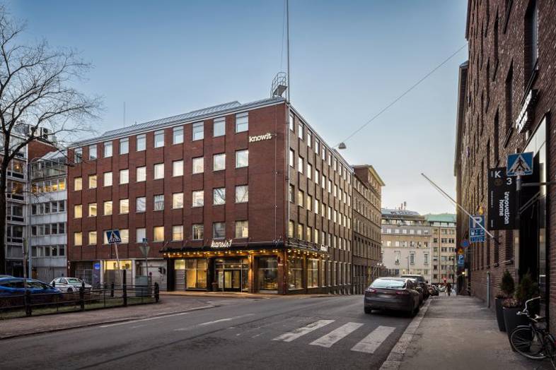 Kansakoulukuja 1, Kamppi