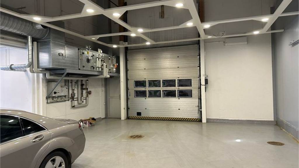 Itäkeskuksenkaari 4