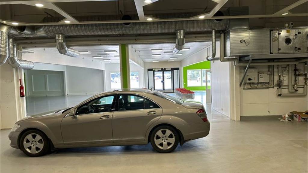 Itäkeskuksenkaari 4