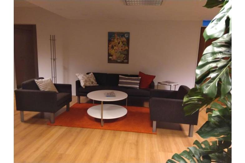 Annankatu 25, Keskusta