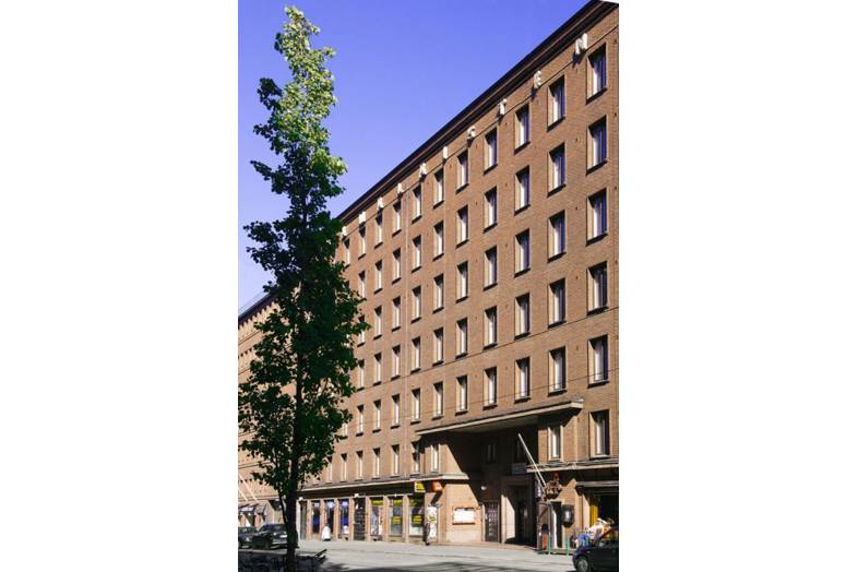 Urho Kekkosen katu 4-6 F, Kamppi