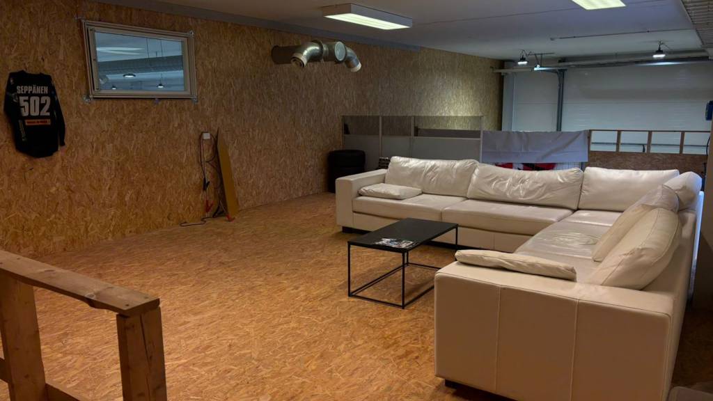 Uurastajankatu 19, Hankkio