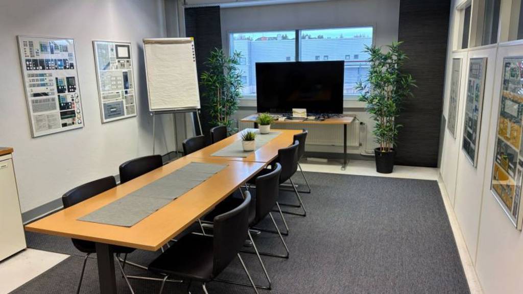 Toimisto 2. krs Holkkitie 14