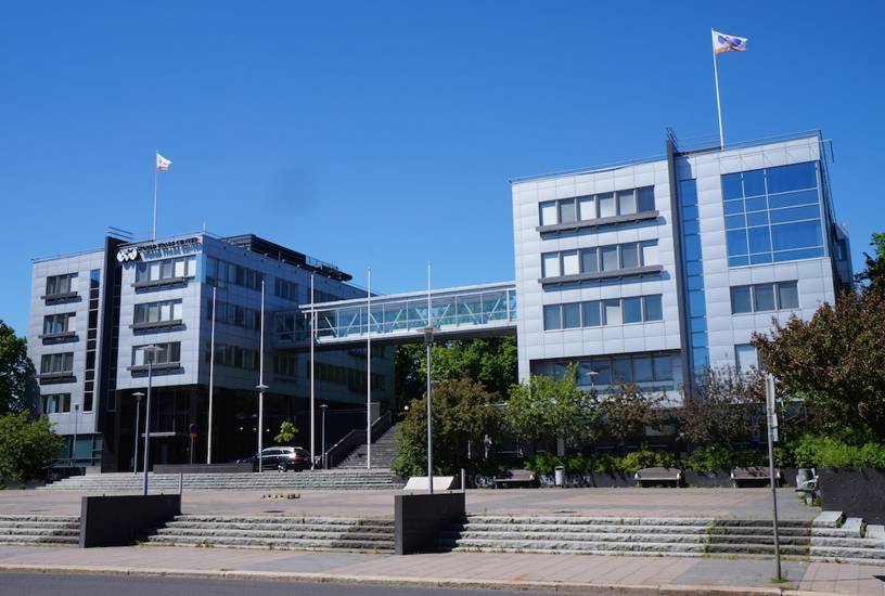 Veistämönaukio 1-3