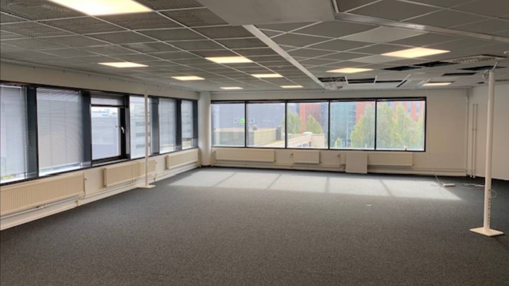 Robert Huberin tie 3b