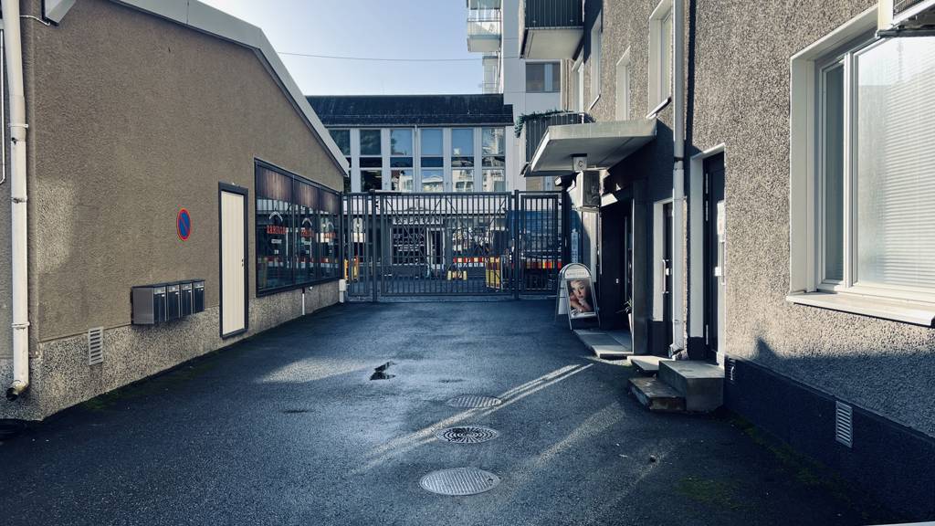 Käynti sisäpihalle. Kuninkaankatu 17