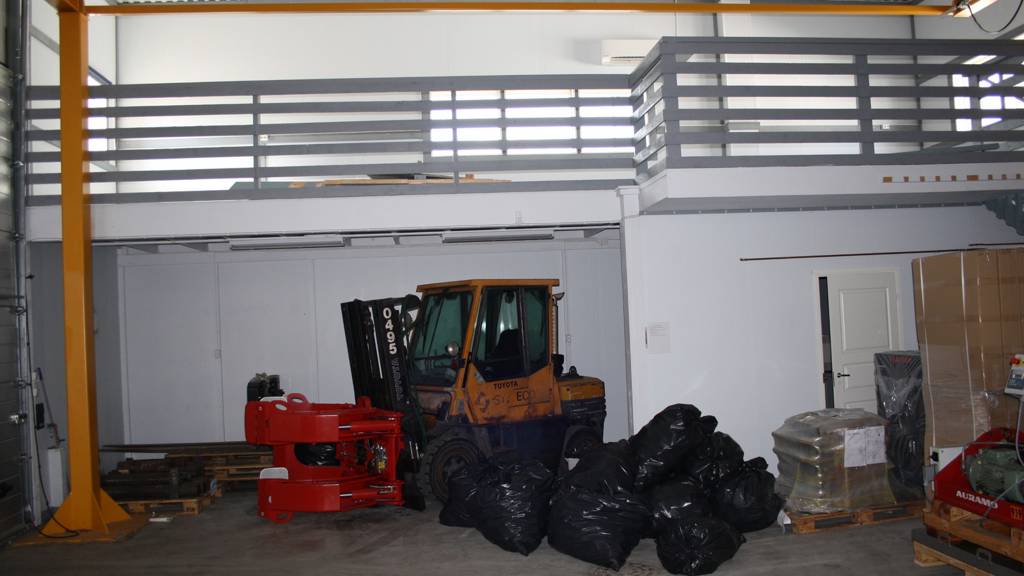 Uusi halli Yrittäjänkatu 6