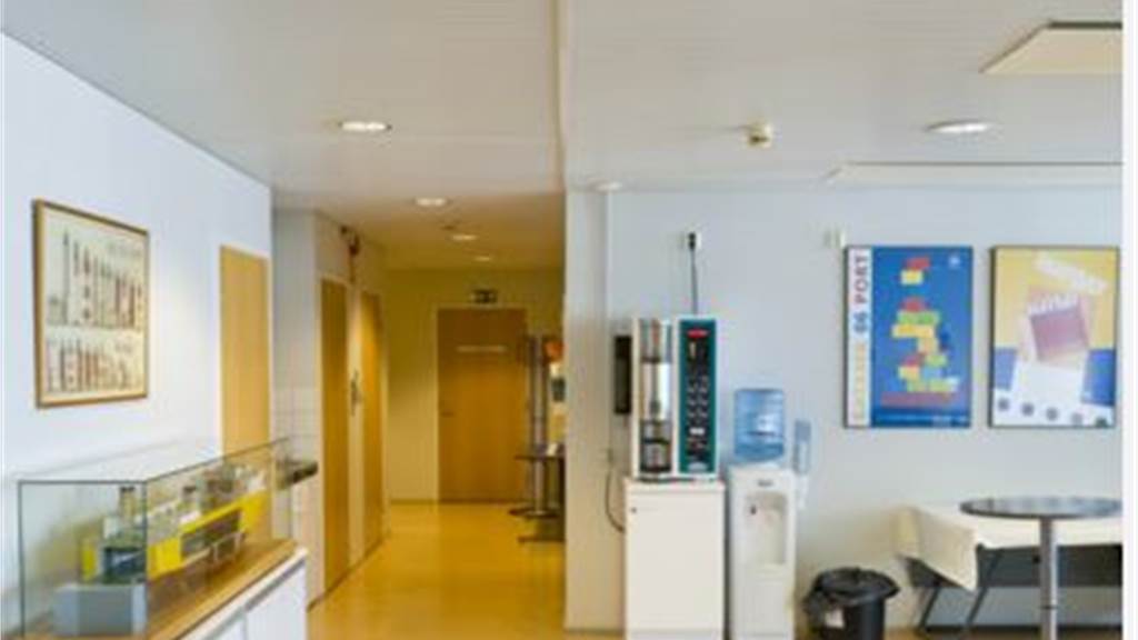 Veistämönaukio 1-3