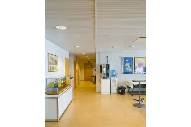 Veistämönaukio 1-3