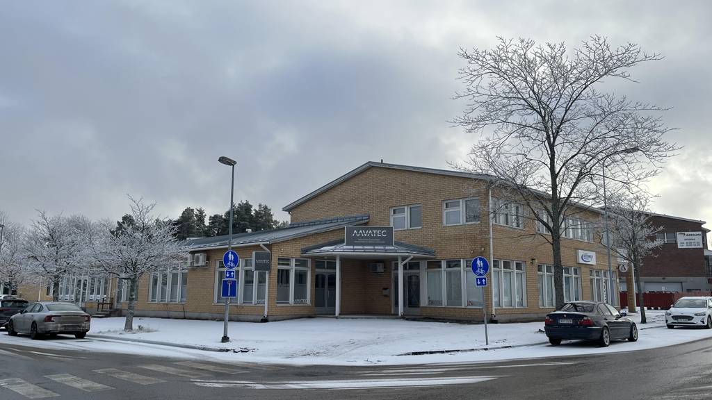 liiketalon julkisivua Papinhaankatu 3