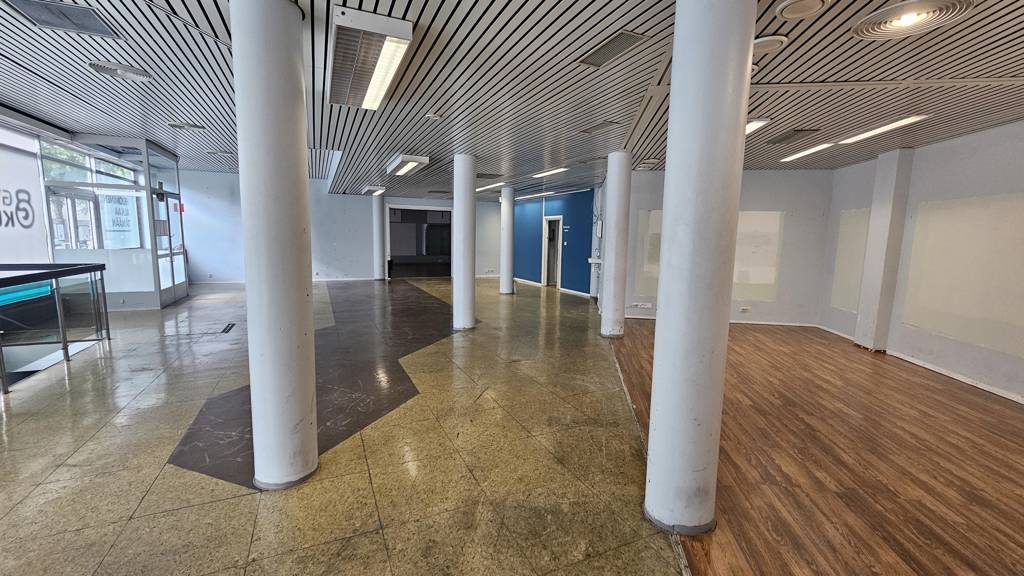 katutason liiketilaa Syväraumankatu 3