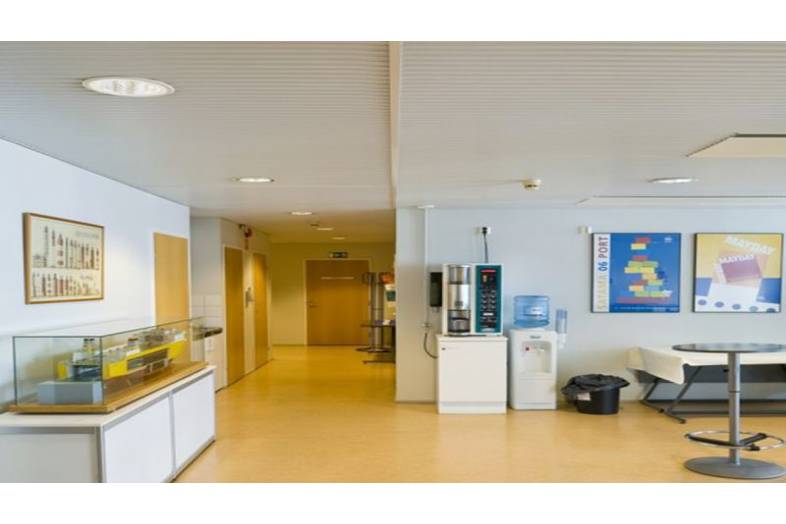 Veistämönaukio 1-3