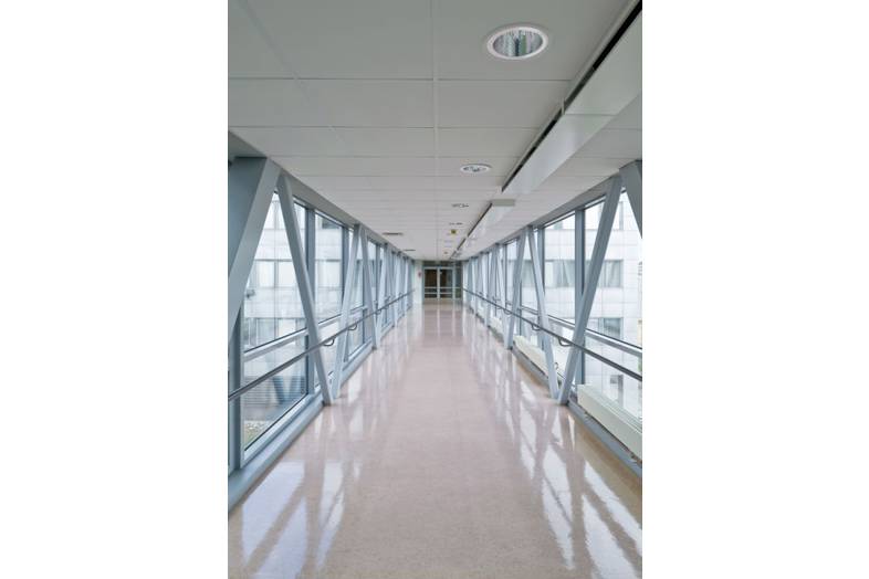 Veistämönaukio 1-3