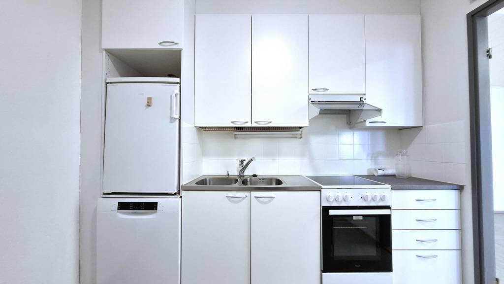 Kahvihuoneen keittiökalustus Kempeleentie 7 A