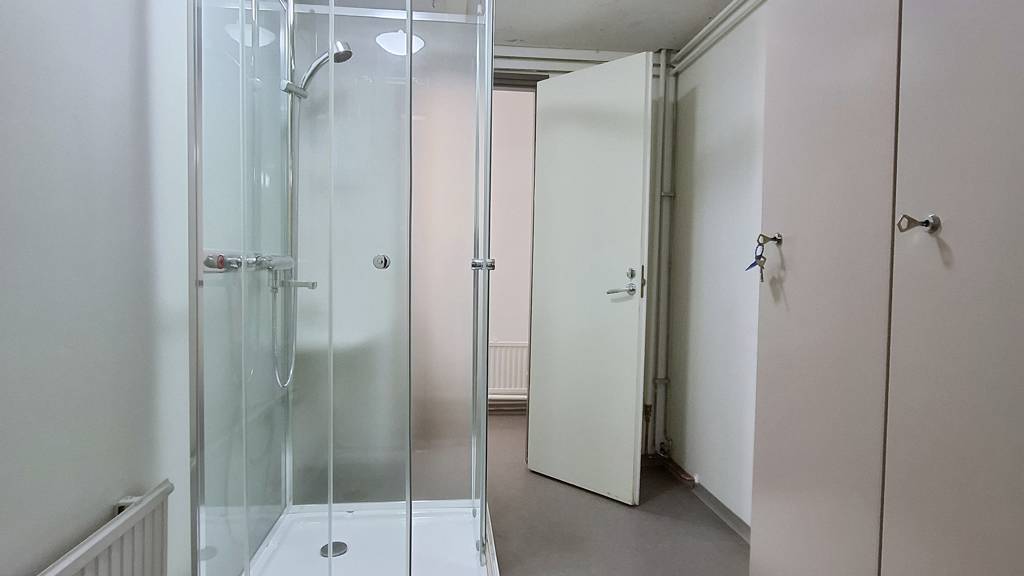 Pukuhuone/suihkutila/ perällä wc2 Kempeleentie 7 A