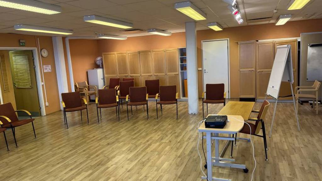 Iso huone Yliopistonkatu 60