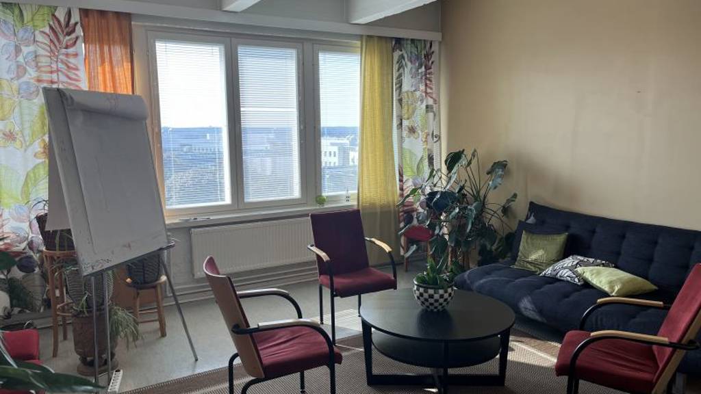 Huone etelään Yliopistonkatu 60