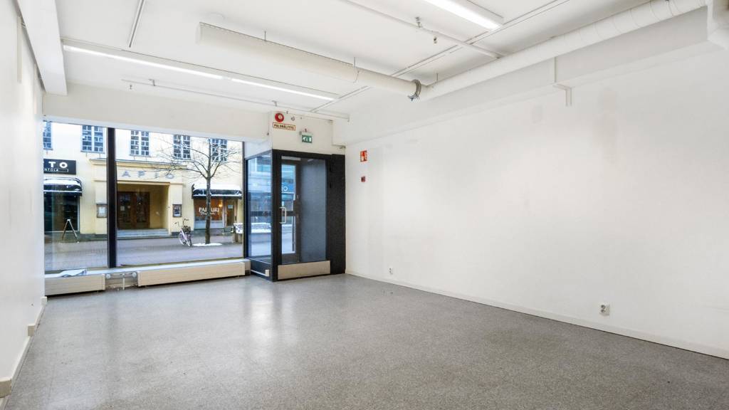 Näkymä kauppakadulle sekä sisäänkäynti Kauppakatu 26