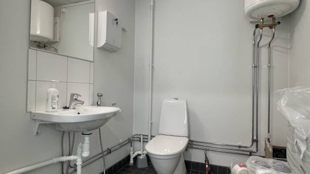 Toimiston wc/pesuhuonetila Louhimontie 2-4