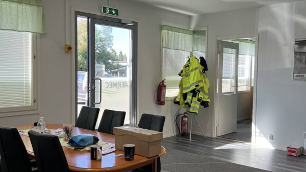 Sisääntuloaula toimistotilaan Louhimontie 2-4