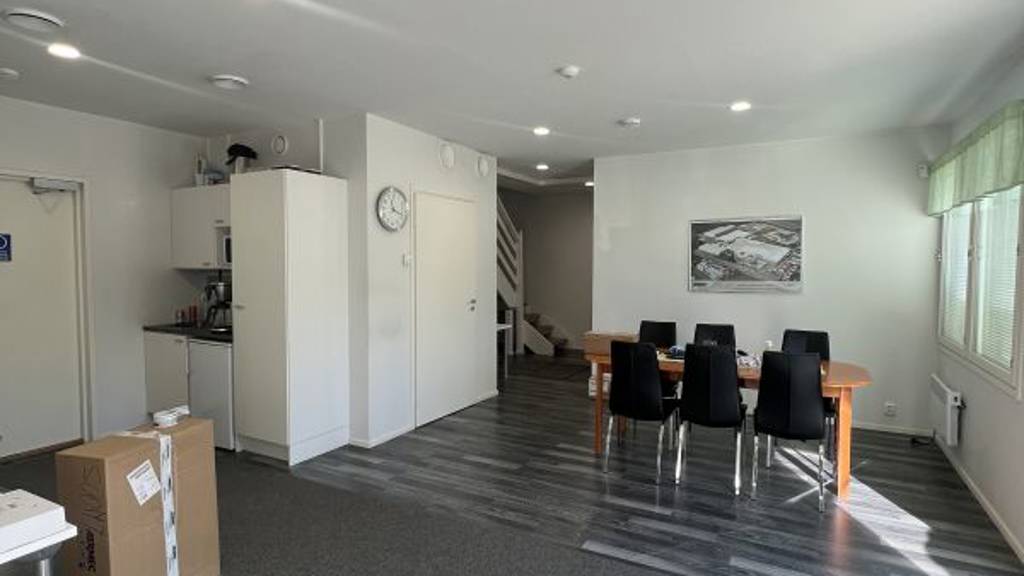 Sisääntuloaula toimistotilaan Louhimontie 2-4