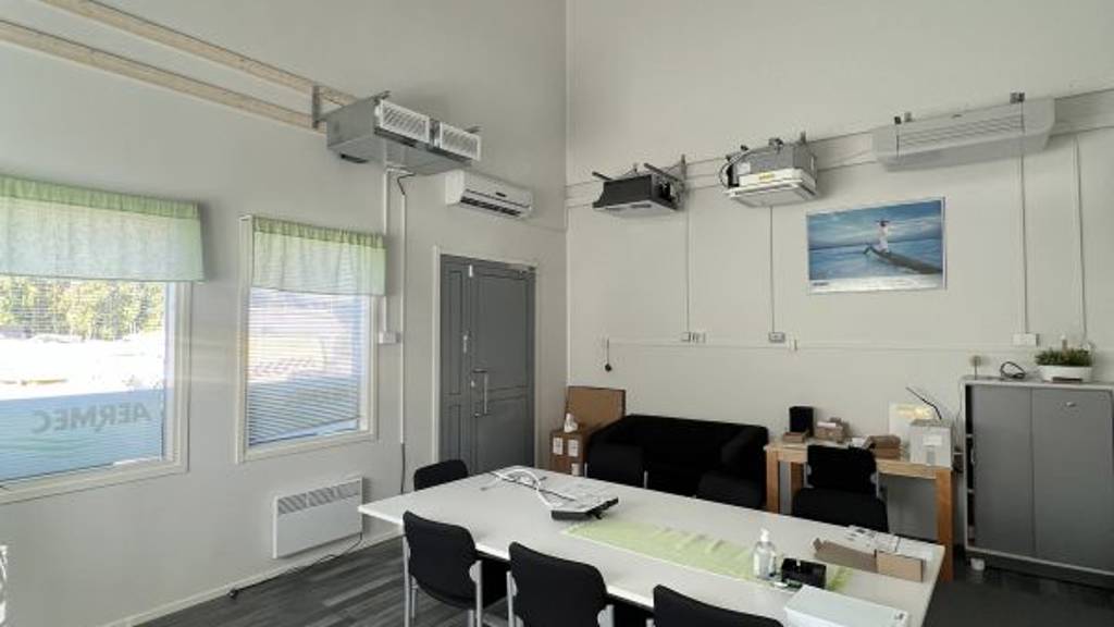 Tilava neuvotteluhuone Louhimontie 2-4