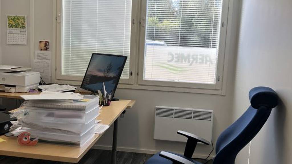 Alakerran toimistohuone Louhimontie 2-4