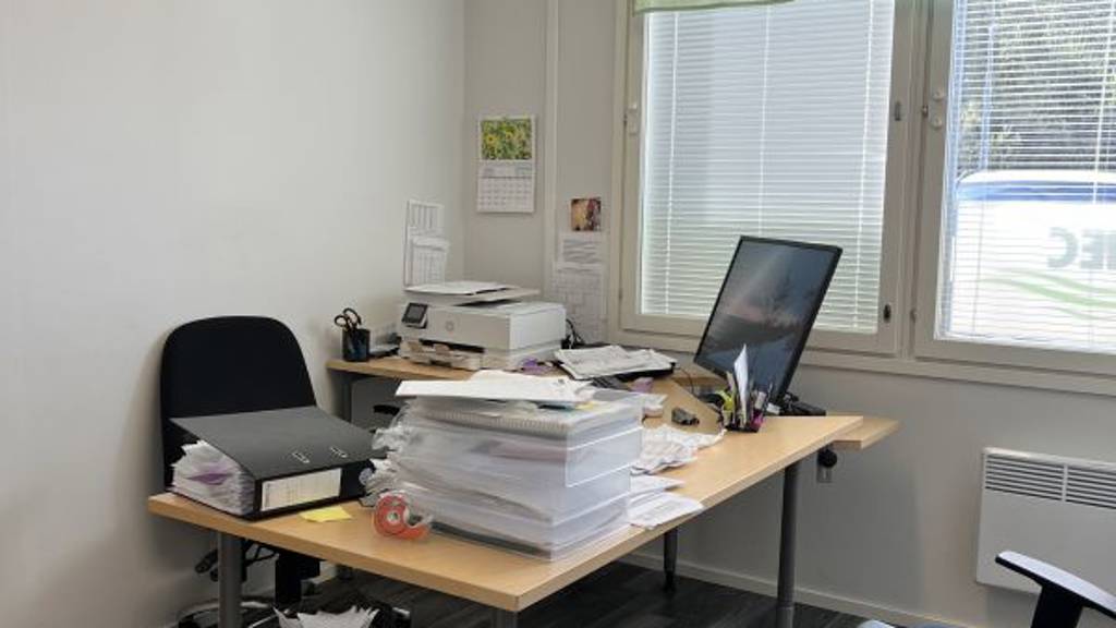 Alakerran toimistohuone Louhimontie 2-4