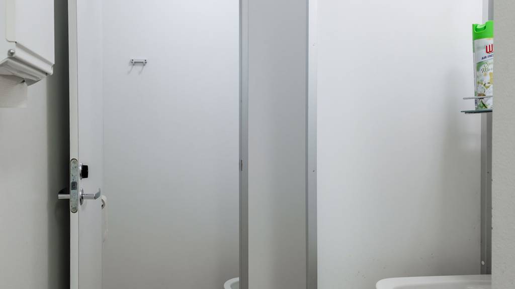 Erilliset naisten ja miesten wc Myllykatu 15