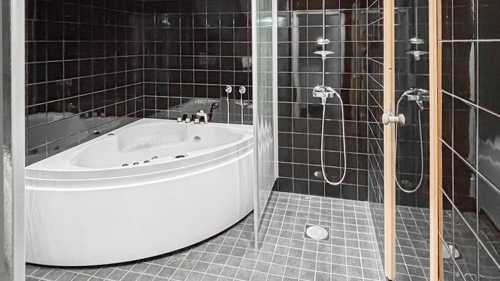 Kph/wc/sauna Leväsentie 2, toimistotila 467m2 (Herman)