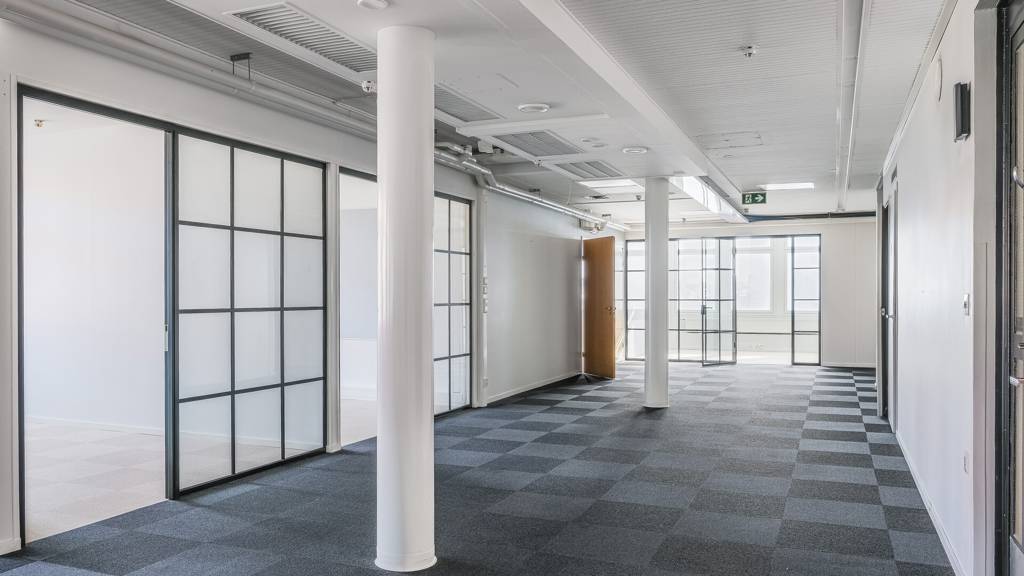 mahdollisuus toteuttaa erillishuoneita lasiseinin Hämeenkatu 23