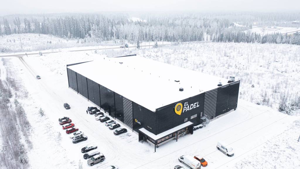 iso tontti jossa hyvin pihatilaa Kolmenkulmantie 10