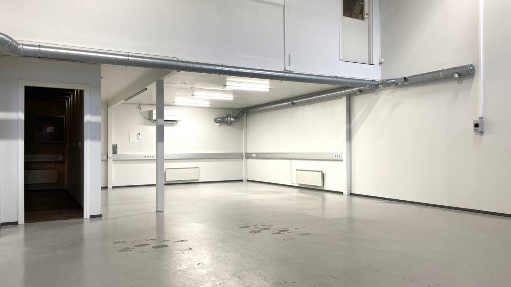 Hallitilaa, jonka päällä parvi Hautakorventie 15