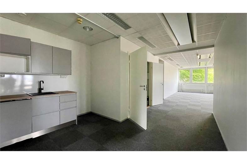 Veistämönaukio 1-3