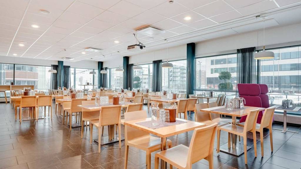 Hermiankatu 6-8, Palvelutorni