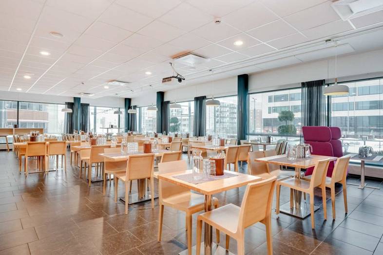 Hermiankatu 6-8, Palvelutorni