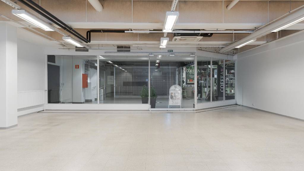 Asiakastilaa, WC vasemmalla Yliopistonkatu 36-38