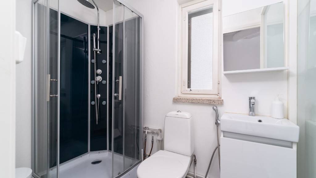 Kylpyhuone Ilmarisenkatu 2