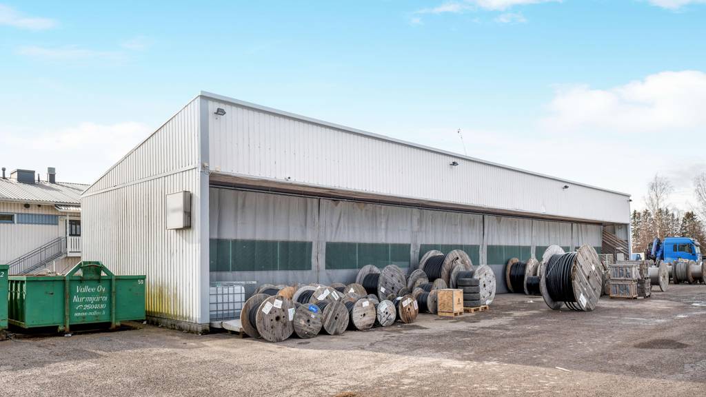 Erillinen varastokatos Alhonniituntie 4