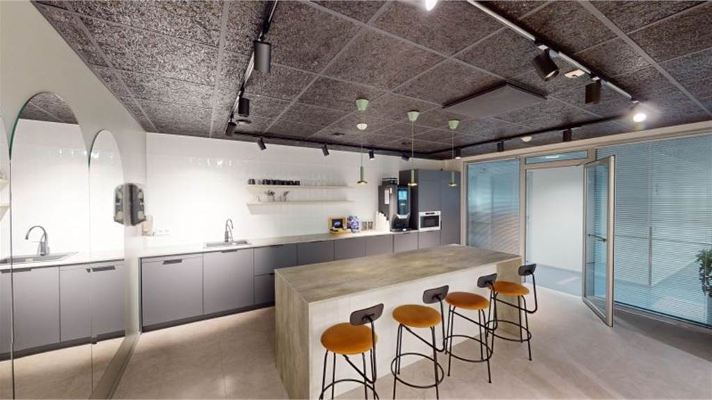 Avia Pilot . kerros Avia Club keittiö Lentäjäntie 3