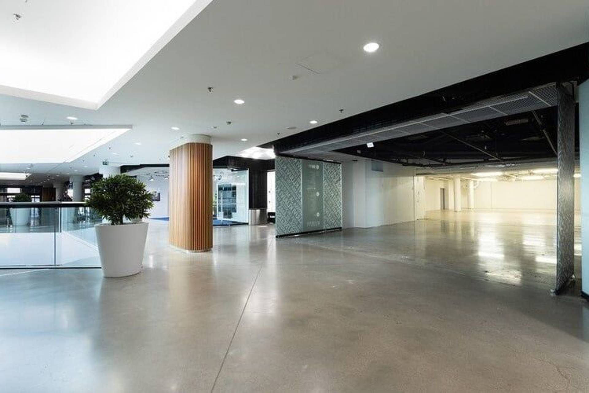 Aleksanterinkatu 9 (Kluuvin Kauppakeskus, 2. Krs)