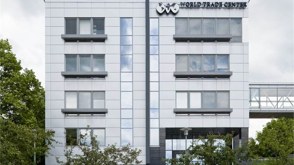 Vesistömönaukio 1-3