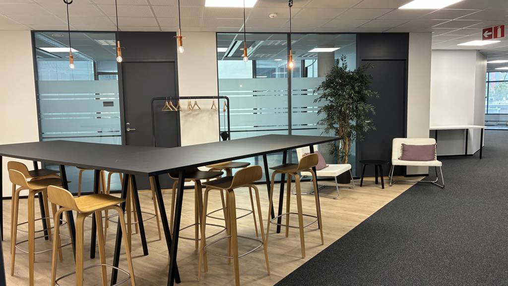 Robert Huberin tie 3b