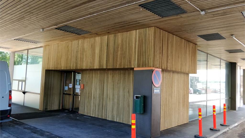 Sisäänkäynti Amerintie 1