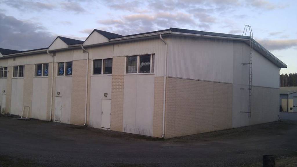 Halli takapihalta Päivärinteenpolku 4