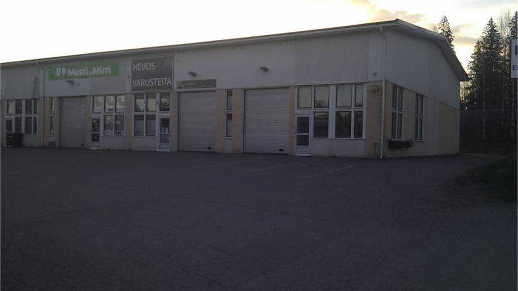 Ulkoa etupihalta Päivärinteenpolku 4