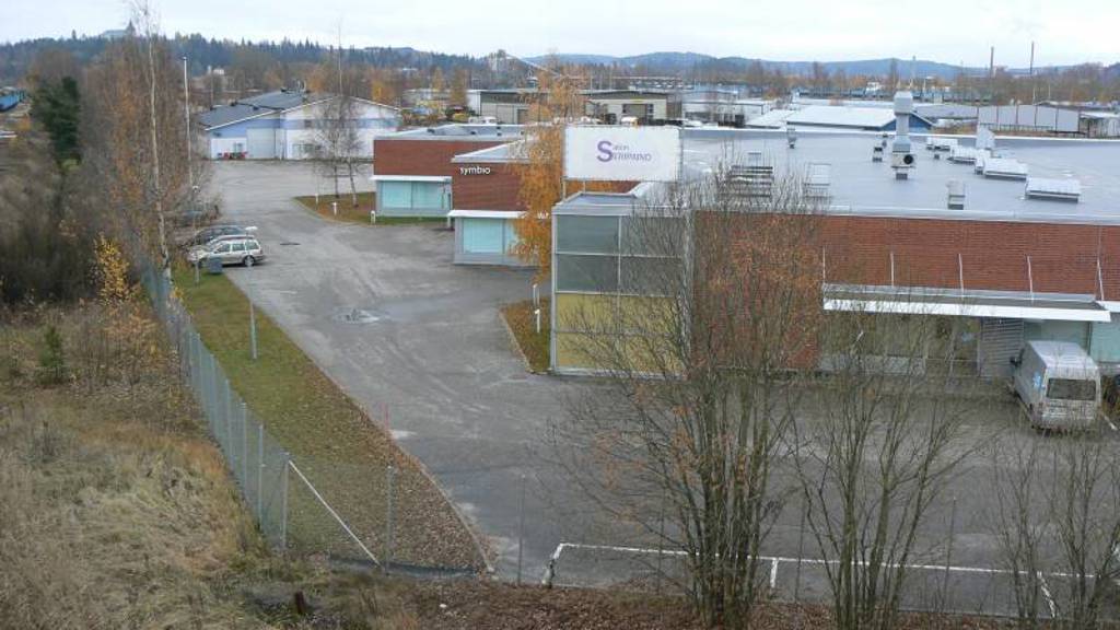 ulkokuva rautatieaseman puoleisesta päästä Örninkatu 15